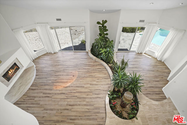 32215 Pacific Coast Highway, Malibu CA: https://media.crmls.org/mediaz/8db399a1-d4a6-4ce6-859b-a489dbef58ff.jpg