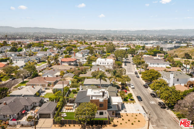 7543 Denrock Avenue, Los Angeles CA: https://media.crmls.org/mediaz/8db41387-9ff5-40b7-a885-109146ac8bf0.jpg