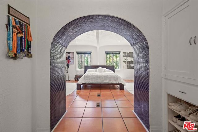 6119 Del Valle Drive, Los Angeles CA: https://media.crmls.org/mediaz/8db4a4f4-24a9-4b79-a5d7-fc5fcfbd2aaf.jpg