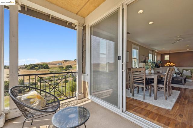 6686 Chalk Hill Ln, Vallejo CA: https://media.crmls.org/mediaz/8db4c6d9-12a1-49fe-baaa-1406b0af97c9.jpg