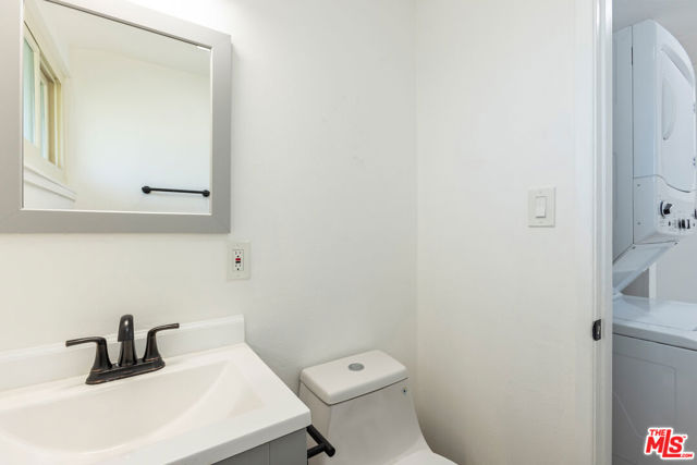 424 Markton Street, Los Angeles CA: https://media.crmls.org/mediaz/8db6939b-f16e-4131-9dc6-76c297cb90c7.jpg