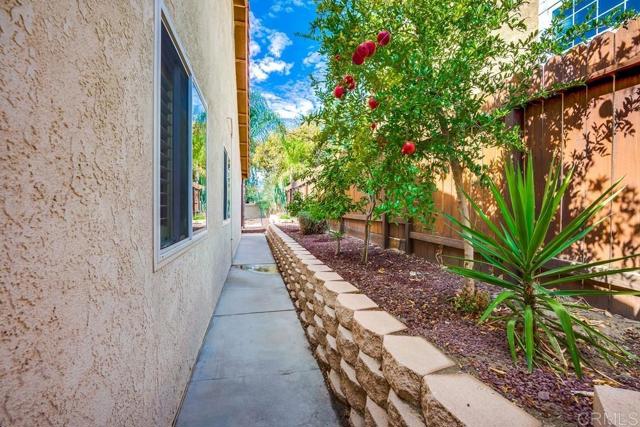 39685 ALMANSA, Murrieta CA: https://media.crmls.org/mediaz/8db8404b-7f03-48e7-8d6b-3f1f24872ee8.jpg