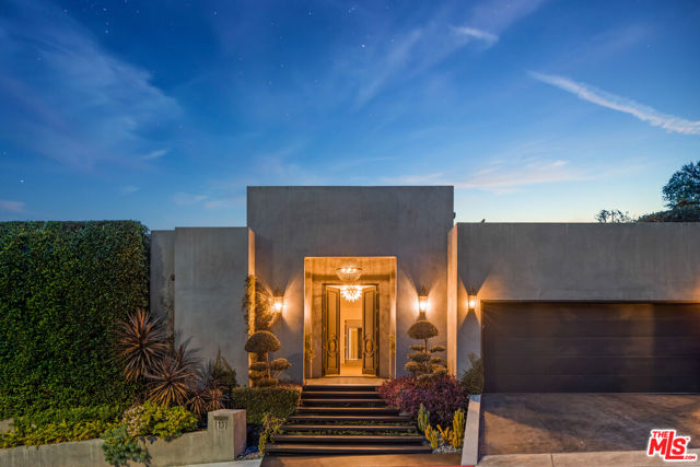 1457 Blue Jay Way, Los Angeles CA: https://media.crmls.org/mediaz/8db8490b-f942-4b9a-960e-0ddb8215a30a.jpg