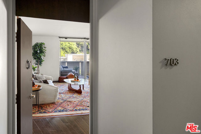 8787 Shoreham Drive, West Hollywood CA: https://media.crmls.org/mediaz/8db8ad2b-4512-421c-934f-a0345c2e174c.jpg