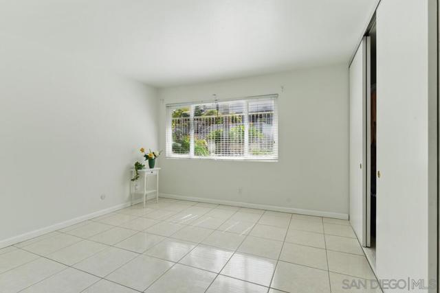 8536 Via Mallorca, La Jolla CA: https://media.crmls.org/mediaz/8db8de94-031e-4692-af67-5ad5391f353c.jpg