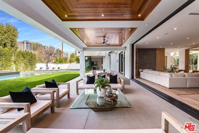 15907 Valley Vista Boulevard, Encino CA: https://media.crmls.org/mediaz/8db9925f-bfbb-42e6-8b2b-1e2c25c053d9.jpg