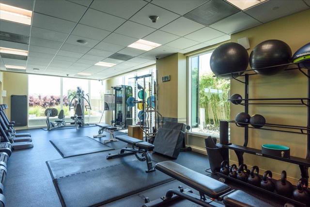 425 1st Street, San Francisco CA: https://media.crmls.org/mediaz/8dbab23c-f345-4ebf-92a5-93038e0be6fe.jpg
