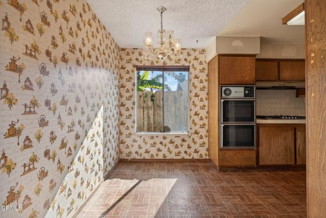 Detail Gallery Image 13 of 42 For 2087 Airedale Ave, Ventura,  CA 93003 - 4 Beds | 2 Baths