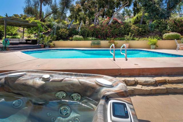 1131 Vale Terrace Dr, Vista CA: https://media.crmls.org/mediaz/8dbb86b2-572d-431b-be2e-4f8e749bfe80.jpg