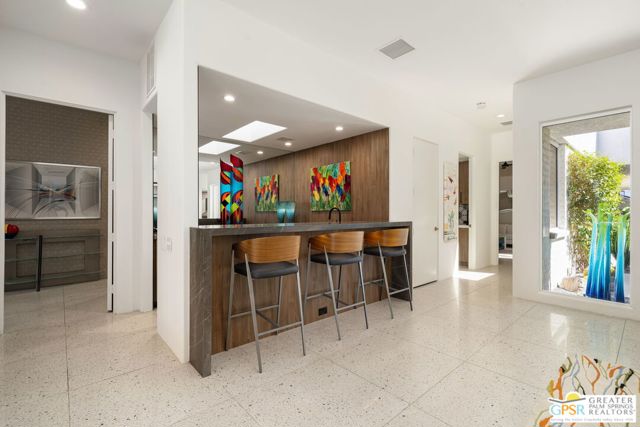 30 Mayfair Drive, Rancho Mirage CA: https://media.crmls.org/mediaz/8dbb9ed2-925e-4da6-91e6-56586f6a6eb2.jpg