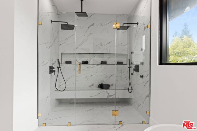 4535 Haskell Avenue, Encino CA: https://media.crmls.org/mediaz/8dbba9e2-dbd2-4bfd-938e-7b0ebab15500.jpg