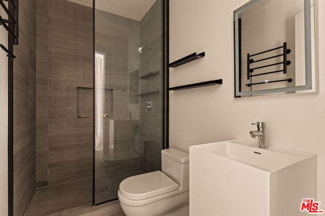 6607 Maryland Drive, Los Angeles CA: https://media.crmls.org/mediaz/8dbc09b0-be96-4268-84c0-660eaaf0020b.jpg