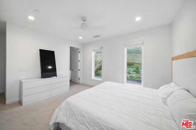 20216 W Albion Way, Porter Ranch CA: https://media.crmls.org/mediaz/8dbc410a-1f6a-4c3d-90f1-dacb1aa95afc.jpg