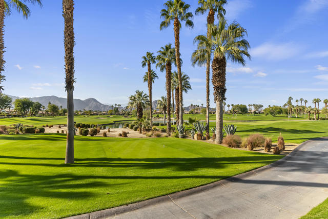 79918 Mission E Drive, La Quinta CA: https://media.crmls.org/mediaz/8dbc5d34-b256-4f4c-88cd-b30466a1389b.jpg