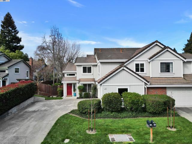 30 San Vicente Ct, Danville CA: https://media.crmls.org/mediaz/8dbcd0f2-8c3c-43ff-9a6f-40e5a31b80f3.jpg