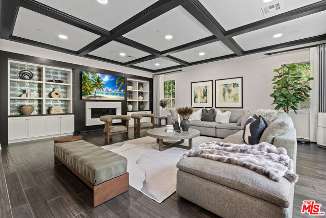 55 Suede, Irvine CA: https://media.crmls.org/mediaz/8dbce685-2aae-4c1d-ac4d-068c2b373564.jpg