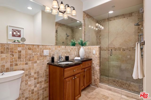 Drew Fenton | 16123 W SUNSET Boulevard Pacific Palisades CA | MLS: 7127198