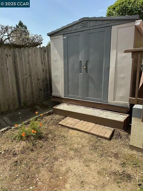 847 Maison Way, Richmond CA: https://media.crmls.org/mediaz/8dbde98a-5aaf-48fe-a2a0-a86041808c97.jpg