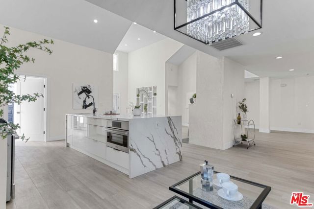 11512 La Maida Street photo 6