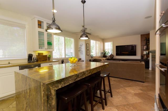 2537 Carriagedale Row, La Jolla CA: https://media.crmls.org/mediaz/8dbe4520-0672-4719-aed8-fb0609f15010.jpg