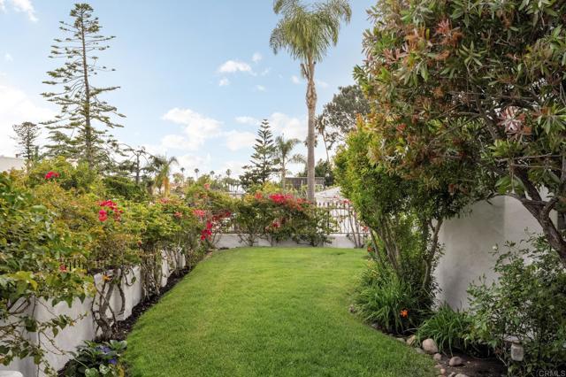 Detail Gallery Image 4 of 47 For 654 Bonair Pl, La Jolla,  CA 92037 - 5 Beds | 4 Baths