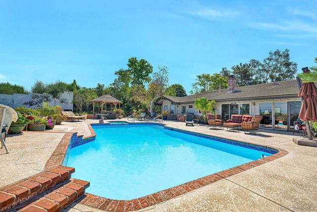 17505 Corte Lomas Verde, Poway CA: https://media.crmls.org/mediaz/8dbf8909-b3ff-4d24-9efd-dc085c2c8aca.jpg