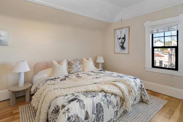 270 Andover Street, San Francisco CA: https://media.crmls.org/mediaz/8dbf9cbc-ebef-4143-b798-9a432c652ab1.jpg