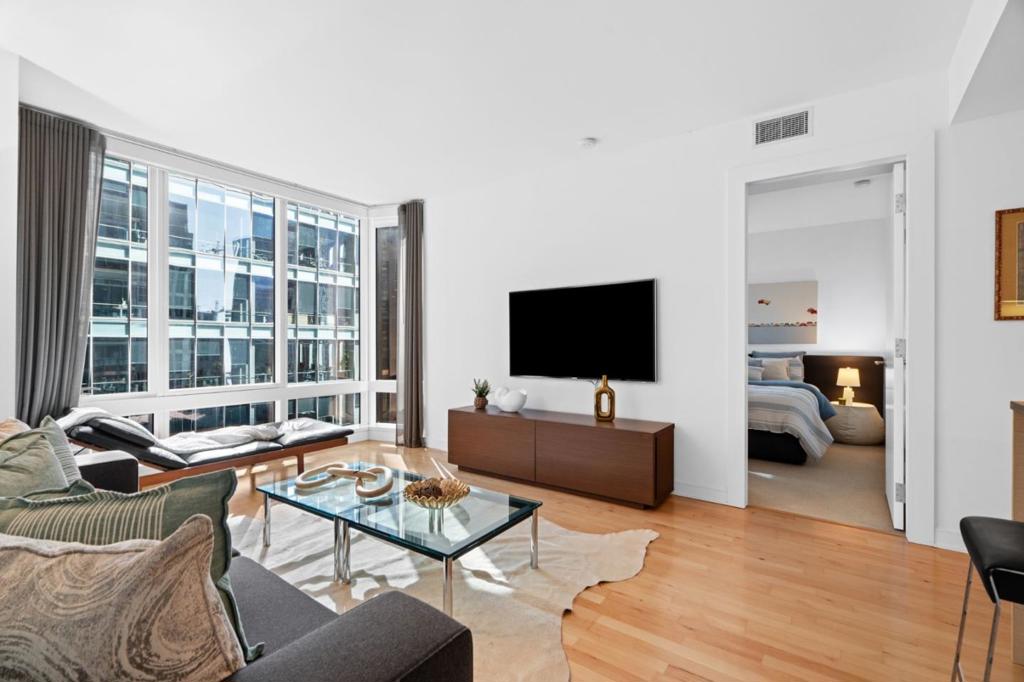 301 Mission Street #17B