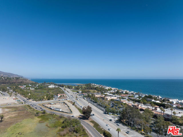 23901 Civic Center Way, Malibu CA: https://media.crmls.org/mediaz/8dc19529-16cd-49c4-bcba-499332d0e6b7.jpg