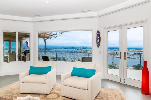 Detail Gallery Image 4 of 41 For 621 San Elijo St, San Diego,  CA 92106 - 4 Beds | 5/2 Baths