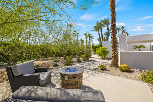 70880 Sunny Lane, Rancho Mirage CA: https://media.crmls.org/mediaz/8dc35931-6b79-4ad3-948a-b12001a84ae0.jpg