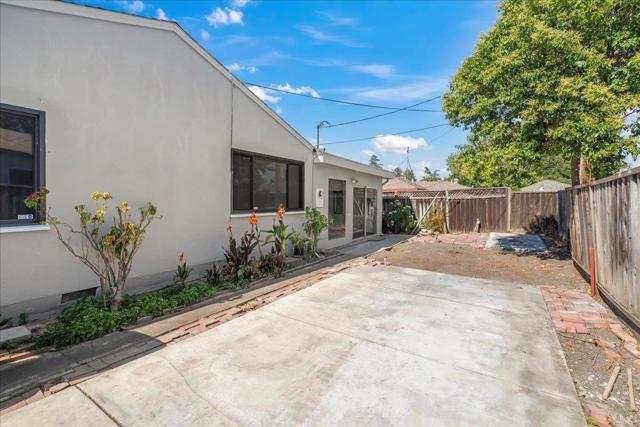 1991 Santa Inez Court, Santa Clara CA: https://media.crmls.org/mediaz/8dc37f62-2518-4404-9fdf-728b884c7896.jpg