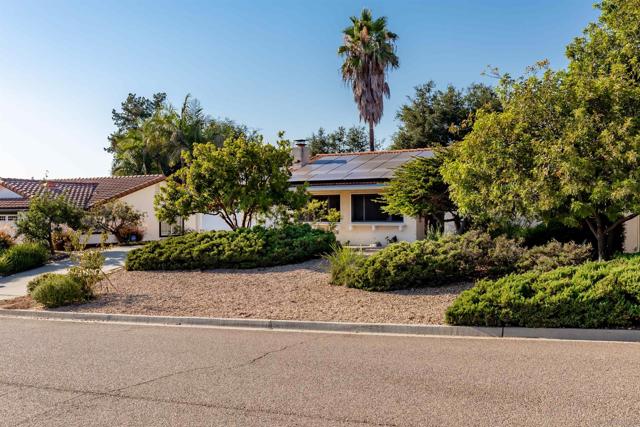 10506 Moon View Way, Escondido CA: https://media.crmls.org/mediaz/8dc3add7-706e-4b6d-9592-bdcb340dc5ca.jpg