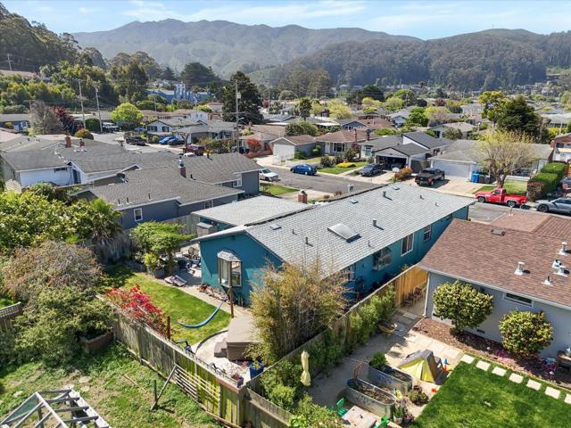 847 Arguello Boulevard, Pacifica CA: https://media.crmls.org/mediaz/8dc3d5b4-a62a-4e72-b6e5-6c80d1ee8fcd.jpg
