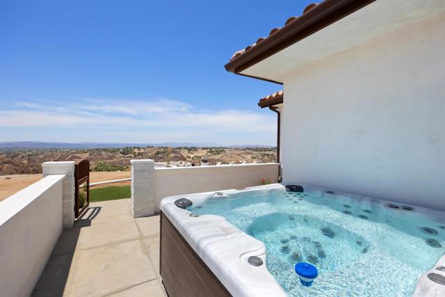 42144 Citrus Heights Road, Temecula CA: https://media.crmls.org/mediaz/8dc40d10-f767-4568-b456-dfdb03d6f194.jpg