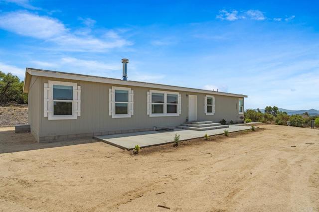 2203 Hyde Park Lane, Campo CA: https://media.crmls.org/mediaz/8dc4532e-46b5-4508-8288-3b429f40e112.jpg