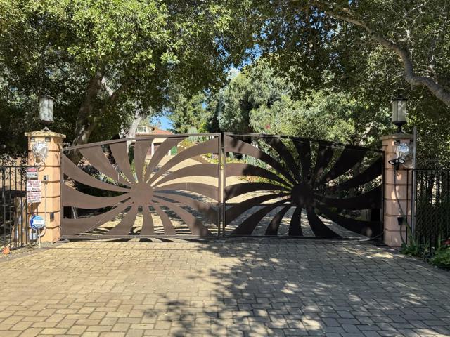 13605 Surrey Lane, Saratoga CA: https://media.crmls.org/mediaz/8dc46160-2b0a-42b8-a50c-51a5fae18f44.jpg