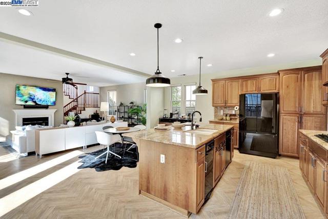 1166 Taraya Terrace, Hercules CA: https://media.crmls.org/mediaz/8dc518d1-6bc9-458b-bba6-d4b0eee53567.jpg