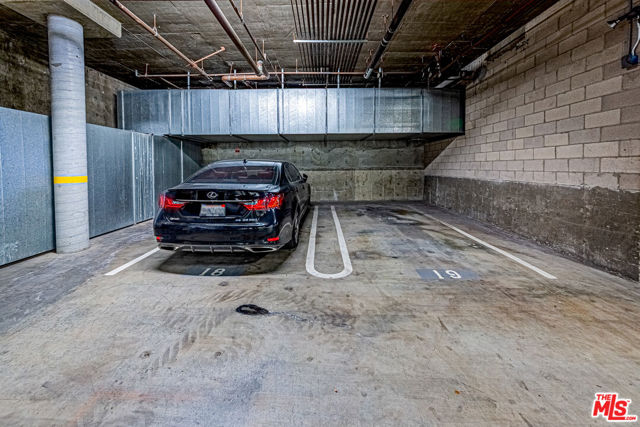 415 Townsquare Lane, Huntington Beach CA: https://media.crmls.org/mediaz/8dc540fd-eca6-414b-af49-16b5c9447143.jpg