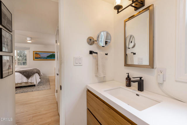1009 Grandview Avenue, Ojai CA: https://media.crmls.org/mediaz/8dc55efd-0dda-4ce3-965f-f4d51bb78ee7.jpg