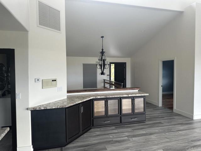 Detail Gallery Image 3 of 11 For 1525 Laurel  Rd, Oceanside,  CA 92054 - 4 Beds | 3 Baths