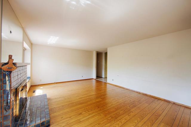 3810 Grove Avenue, Palo Alto CA: https://media.crmls.org/mediaz/8dc5afa6-1cc4-450d-9518-5670bb07e97c.jpg
