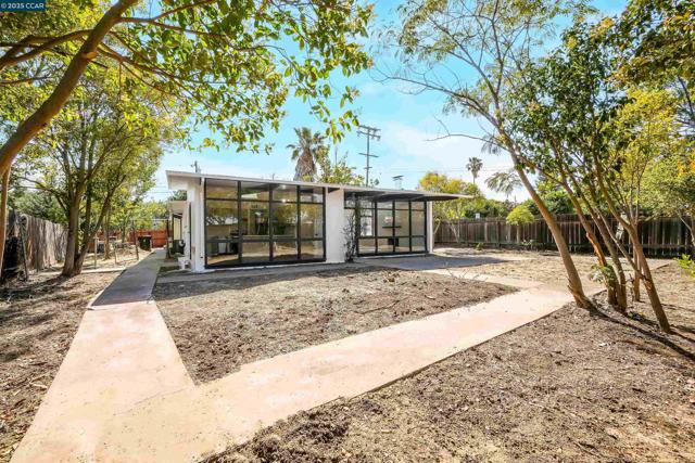 197 Carolos Drive, Pacheco CA: https://media.crmls.org/mediaz/8dc5ed07-b4db-45d0-8466-ca464c1bb196.jpg