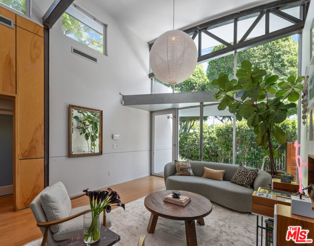 8735 Dorrington Avenue, West Hollywood CA: https://media.crmls.org/mediaz/8dc60cf9-142c-4578-a3b4-b88245e21ca0.jpg