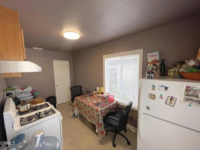 136 S Roosevelt Avenue, Oxnard CA: https://media.crmls.org/mediaz/8dc639af-0631-4c8d-a4ba-9499f368993a.jpg