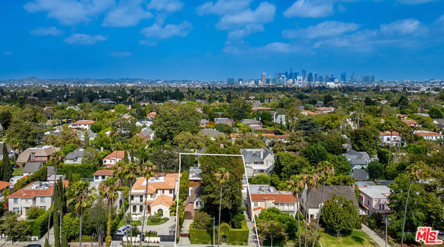 338 S Highland Avenue, Los Angeles CA: https://media.crmls.org/mediaz/8dc641ce-4f87-471c-a9f0-05976933345d.jpg