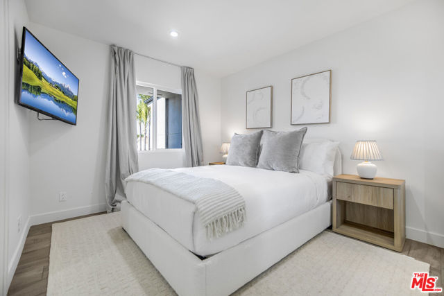 18202 Rancho Street, Tarzana CA: https://media.crmls.org/mediaz/8dc65d5b-0d63-4809-90df-3dfac3d4e3d7.jpg