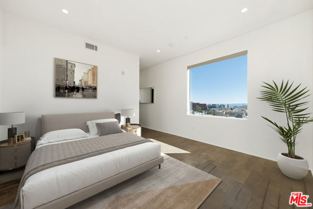 935 N San Vicente Boulevard, West Hollywood CA: https://media.crmls.org/mediaz/8dc66f81-ee14-41bb-a0ed-6bae17927ded.jpg