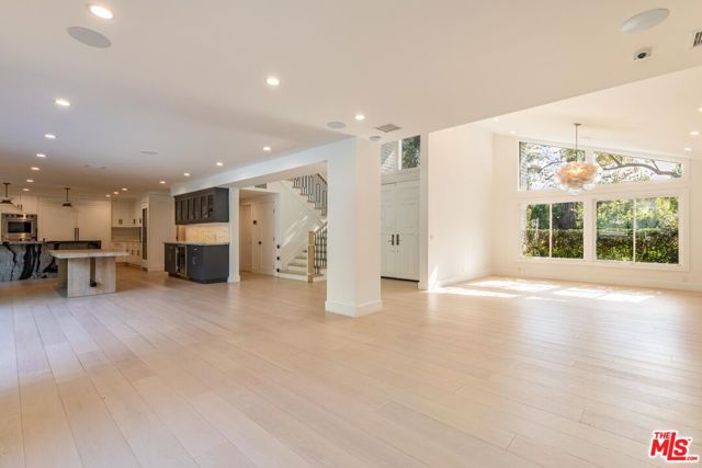 9823 Cardigan Place, Beverly Hills CA: https://media.crmls.org/mediaz/8dc670bf-c0c2-40d9-b373-cc24a8b94038.jpg