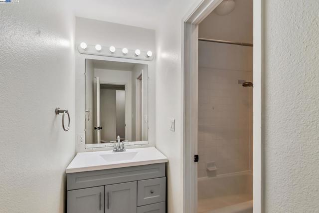 291 Tradewinds Dr, San Jose CA: https://media.crmls.org/mediaz/8dc6b033-789a-4854-87b7-3293f4d99aa5.jpg